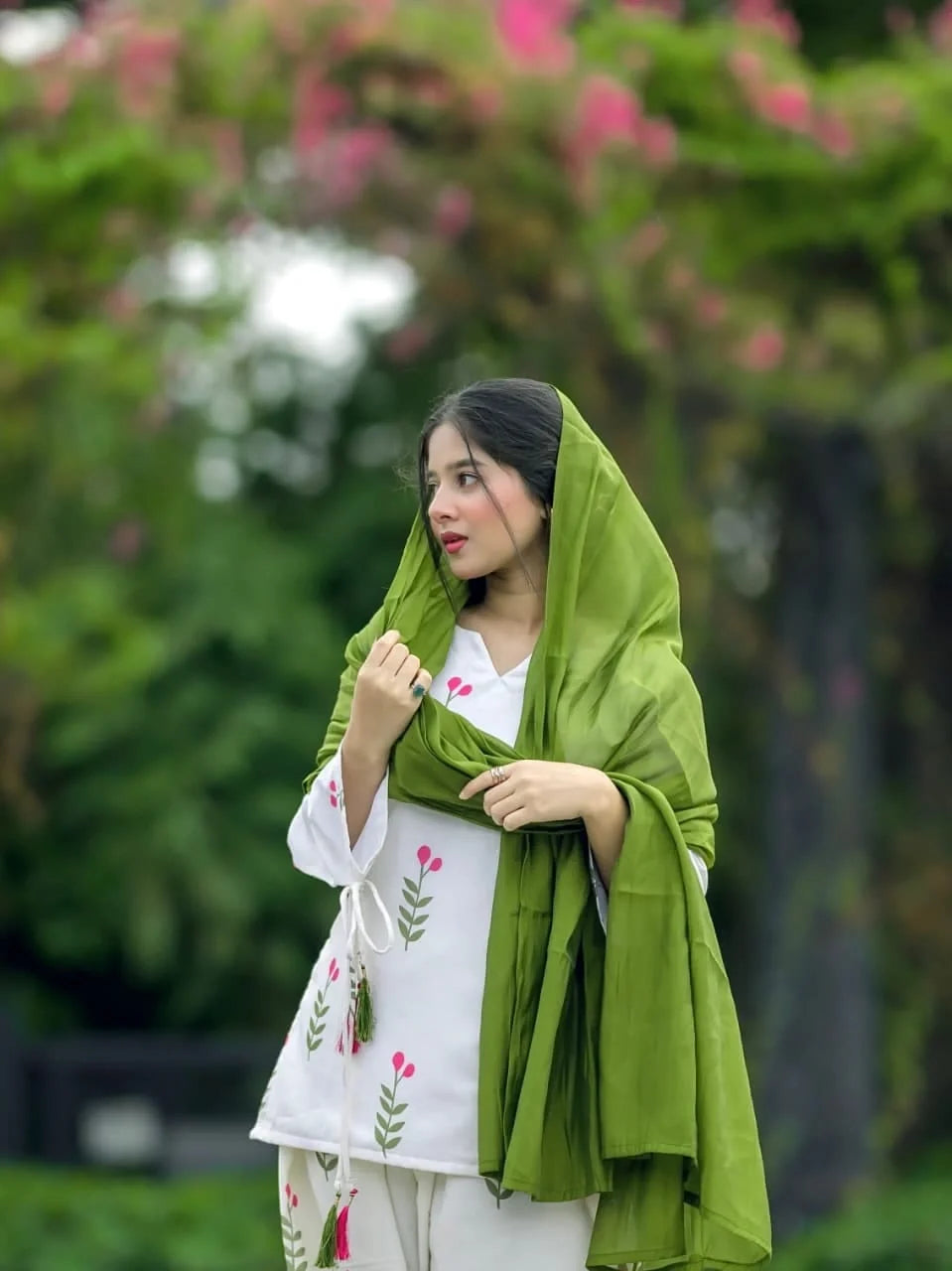 Elegant White Cotton Floral Kurta Pant Set for Women