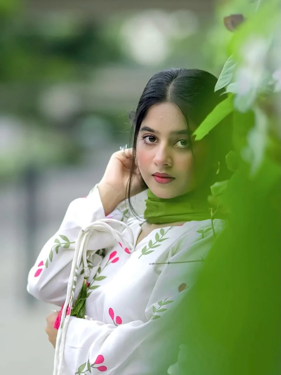 Elegant White Cotton Floral Kurta Pant Set for Women