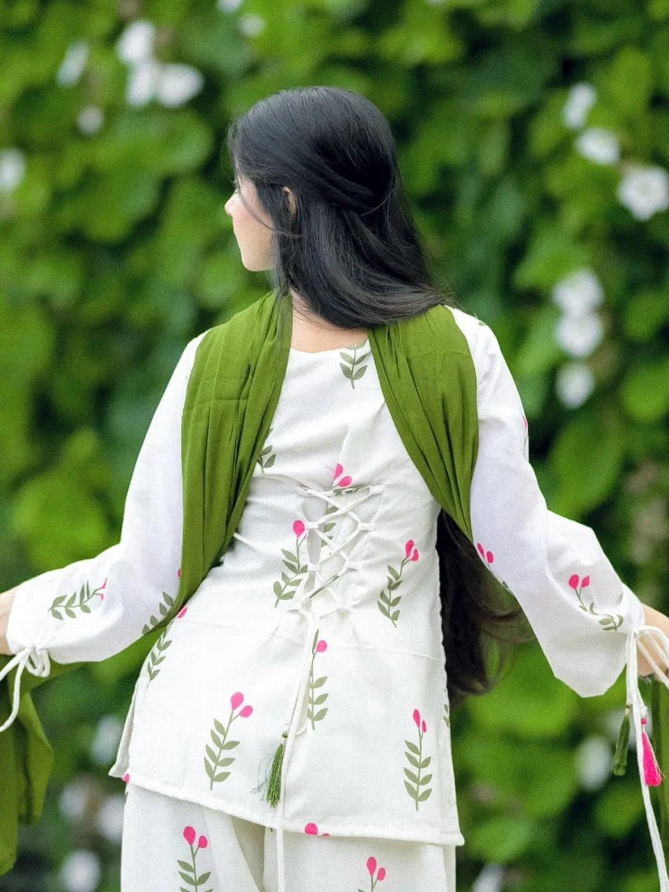 Elegant White Cotton Floral Kurta Pant Set for Women