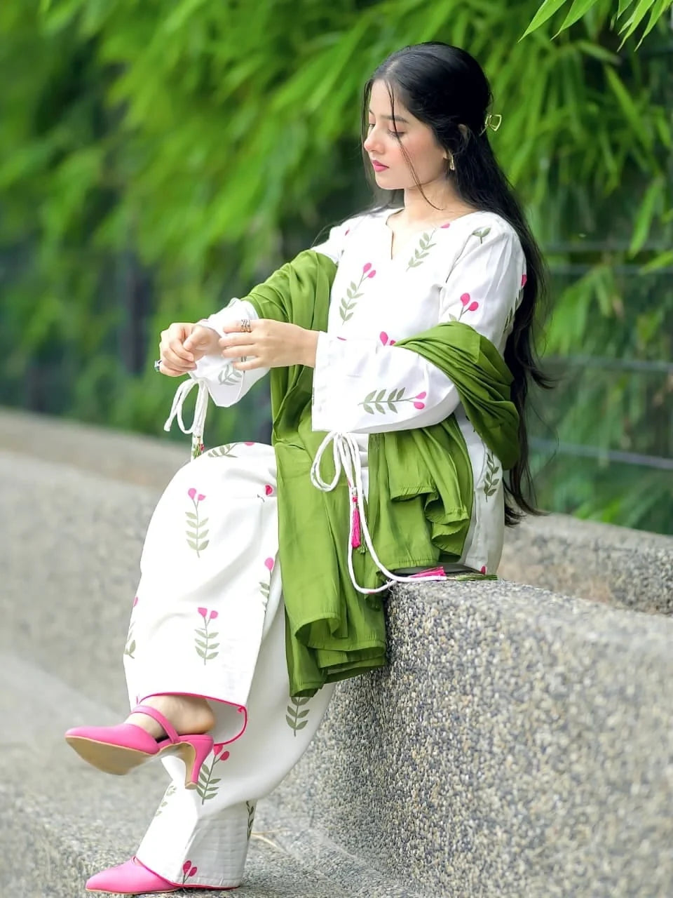 Elegant White Cotton Floral Kurta Pant Set for Women