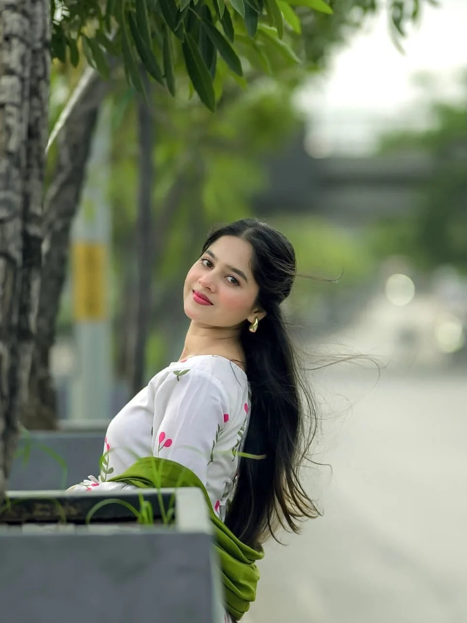 Elegant White Cotton Floral Kurta Pant Set for Women